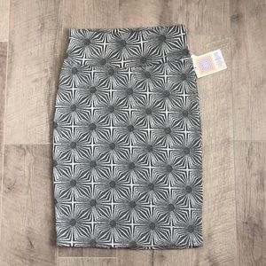 NWT Lularoe S silver Cassie.